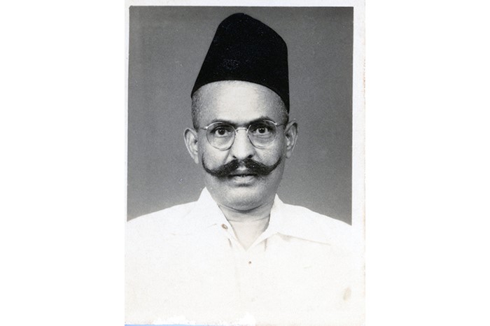 Ini adalah gambar Valanadu Sinnagani Syeda Mohamed Varusai Mohamed, pengasas perniagaan. Berasal dari Tiruchirappalli di India, dia tiba di Singapura pada tahun 1924.